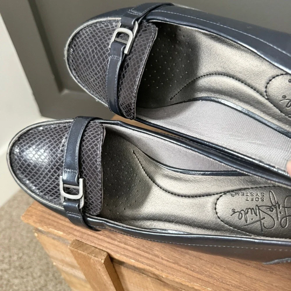 LifeStride Soft System Kelly Blue Loafers Snakeskin Buckle Low Heel Shoes Size 8